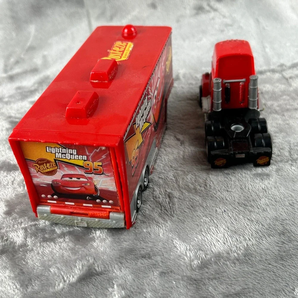 Disney Pixar Cars Mack Hauler and Trunk Fresh 34 Hauler Truck Lot Red Green